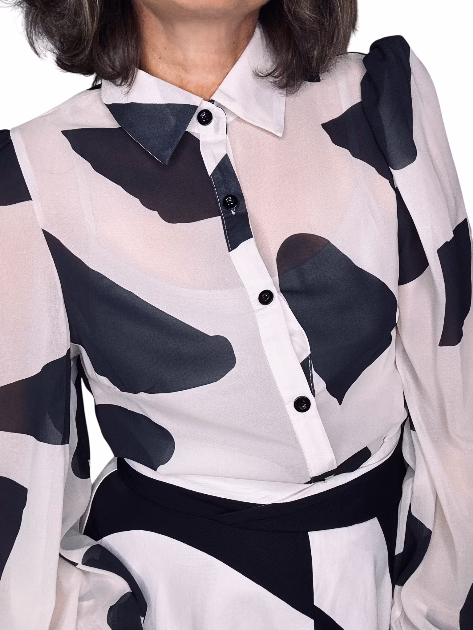 Svart-vit blus med puffärm