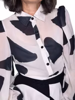 Svart-vit blus med puffärm