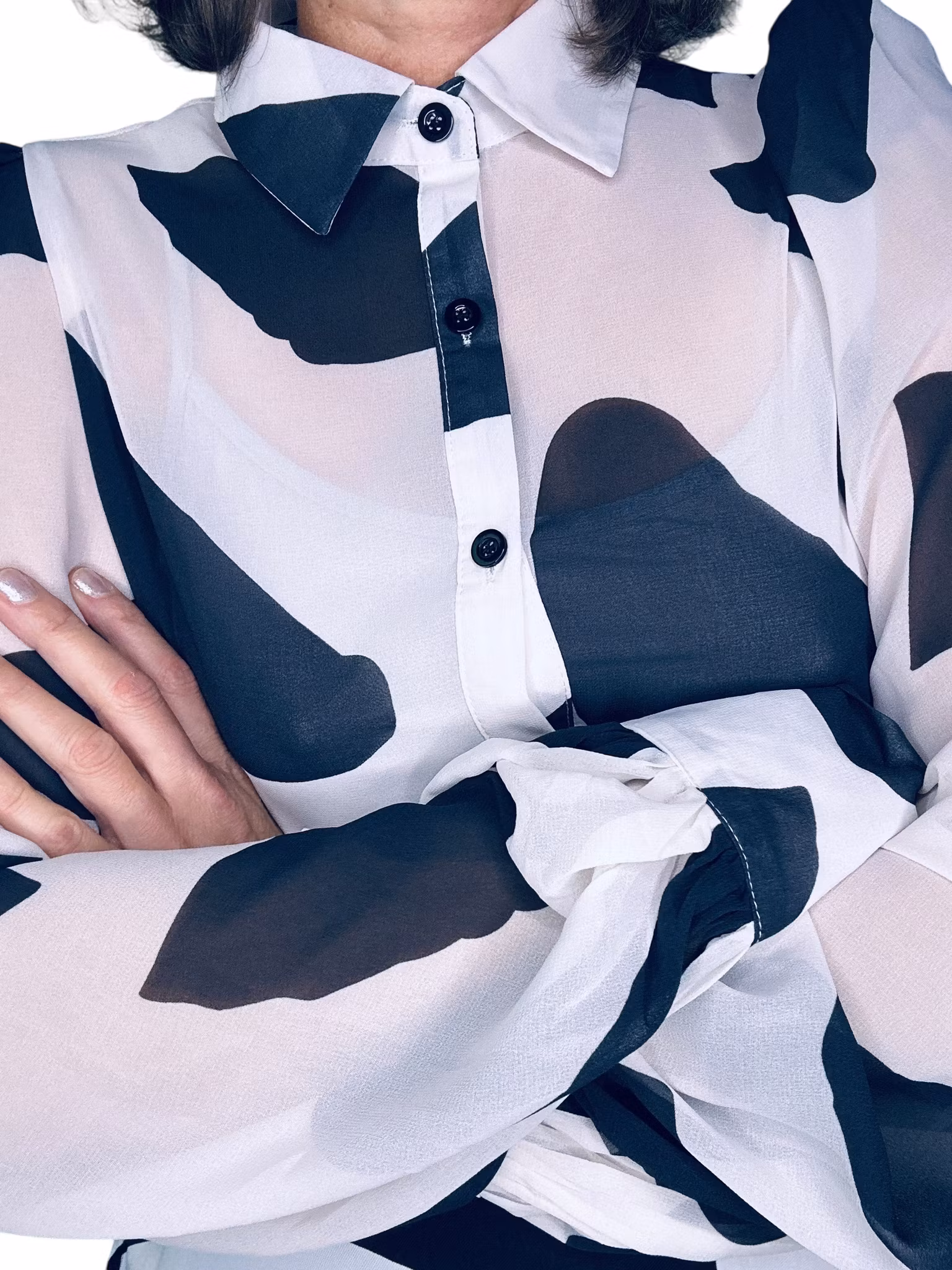 Svart-vit blus med puffärm