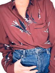 Ganni vinröd mönstrad skjorta