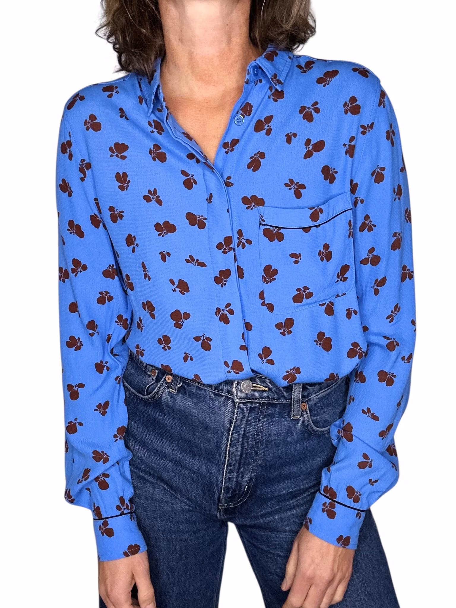 Ganni himmelsblå skjorta med vinröda blommor