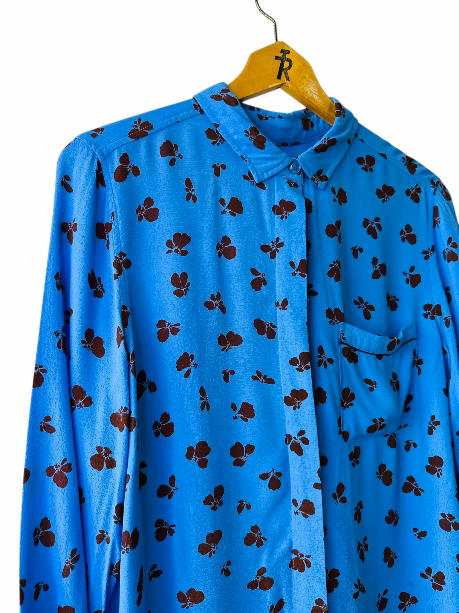 Ganni himmelsblå skjorta med vinröda blommor
