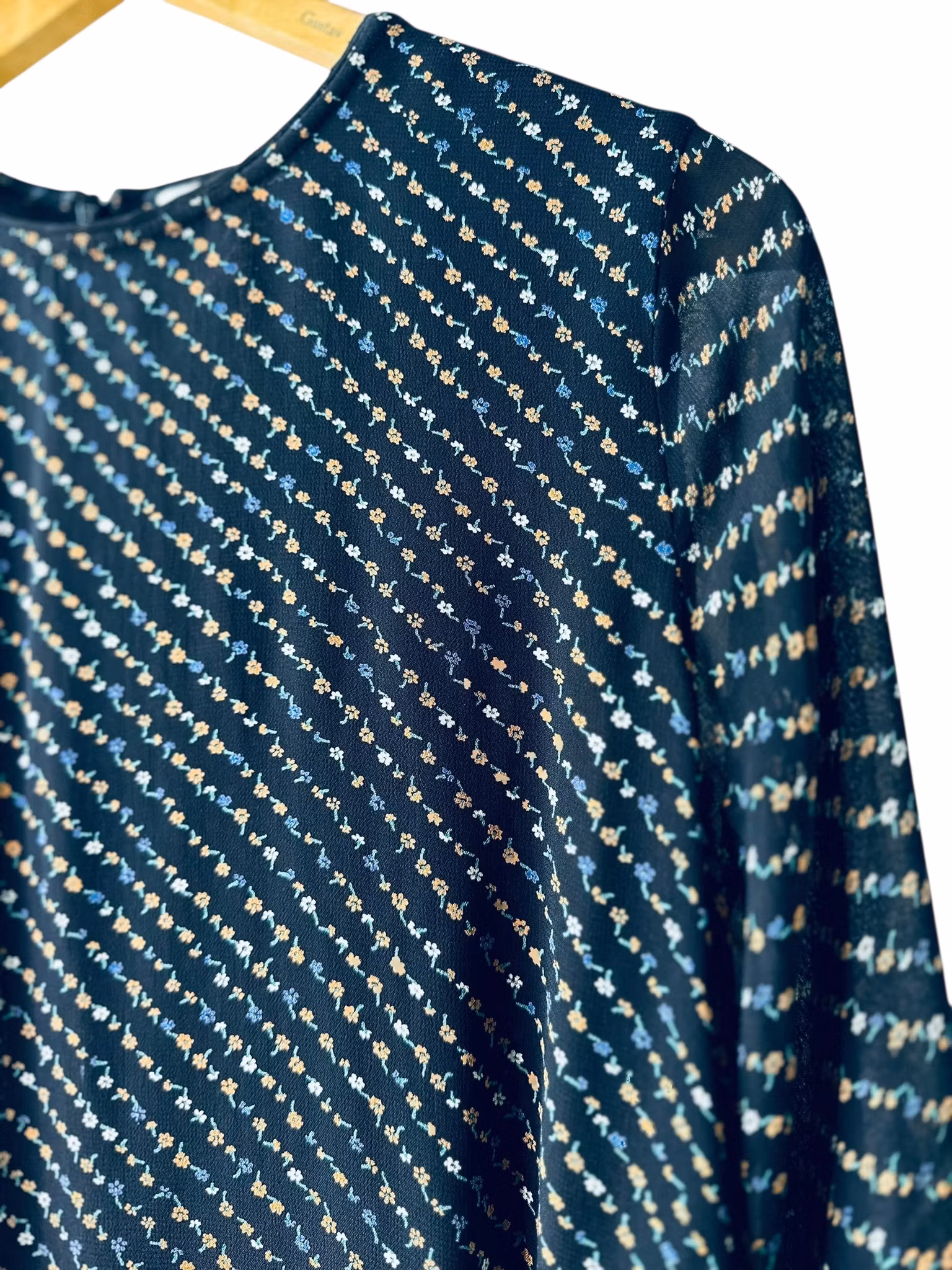 Ganni blus med små blommor