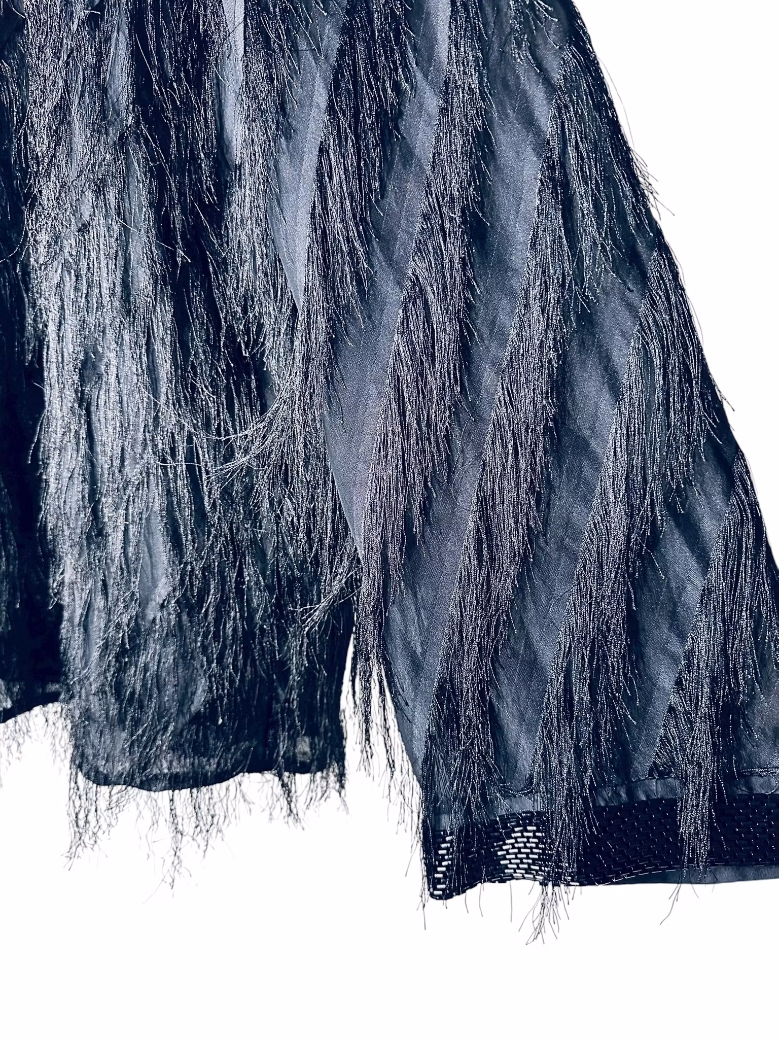 Fransig topp med pärlade detaljer