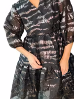 Puffig klänning i sidenmix