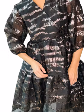 Puffig klänning i sidenmix