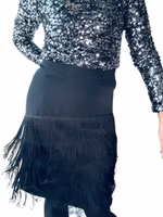 Svart kjol med fransar