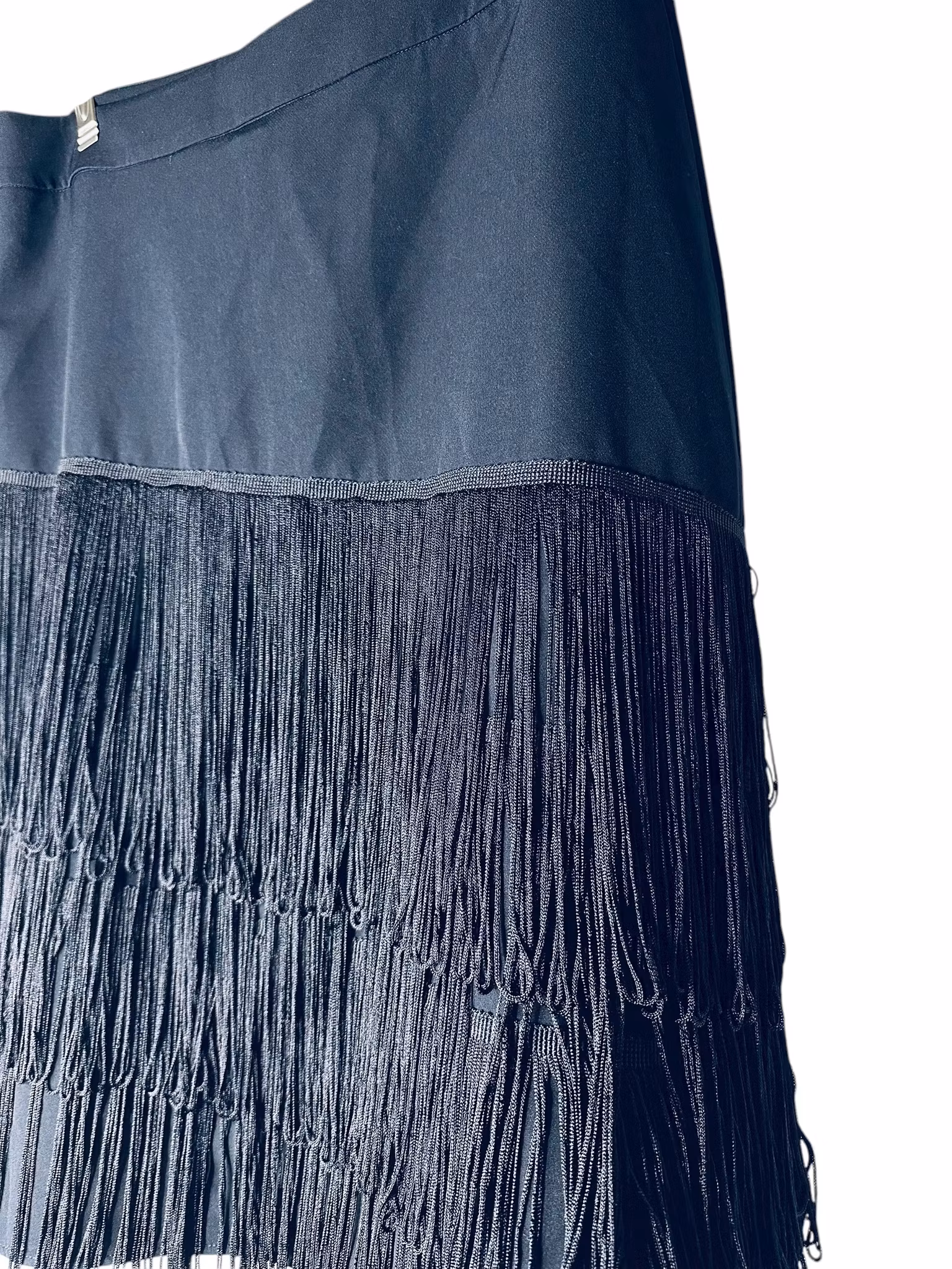 Svart kjol med fransar