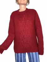 Handstickad vinröd tröja