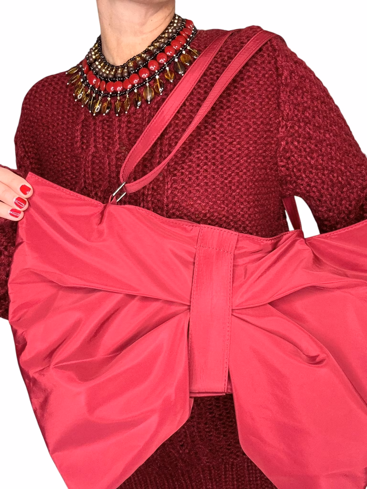 Vinröd rosettformad väska