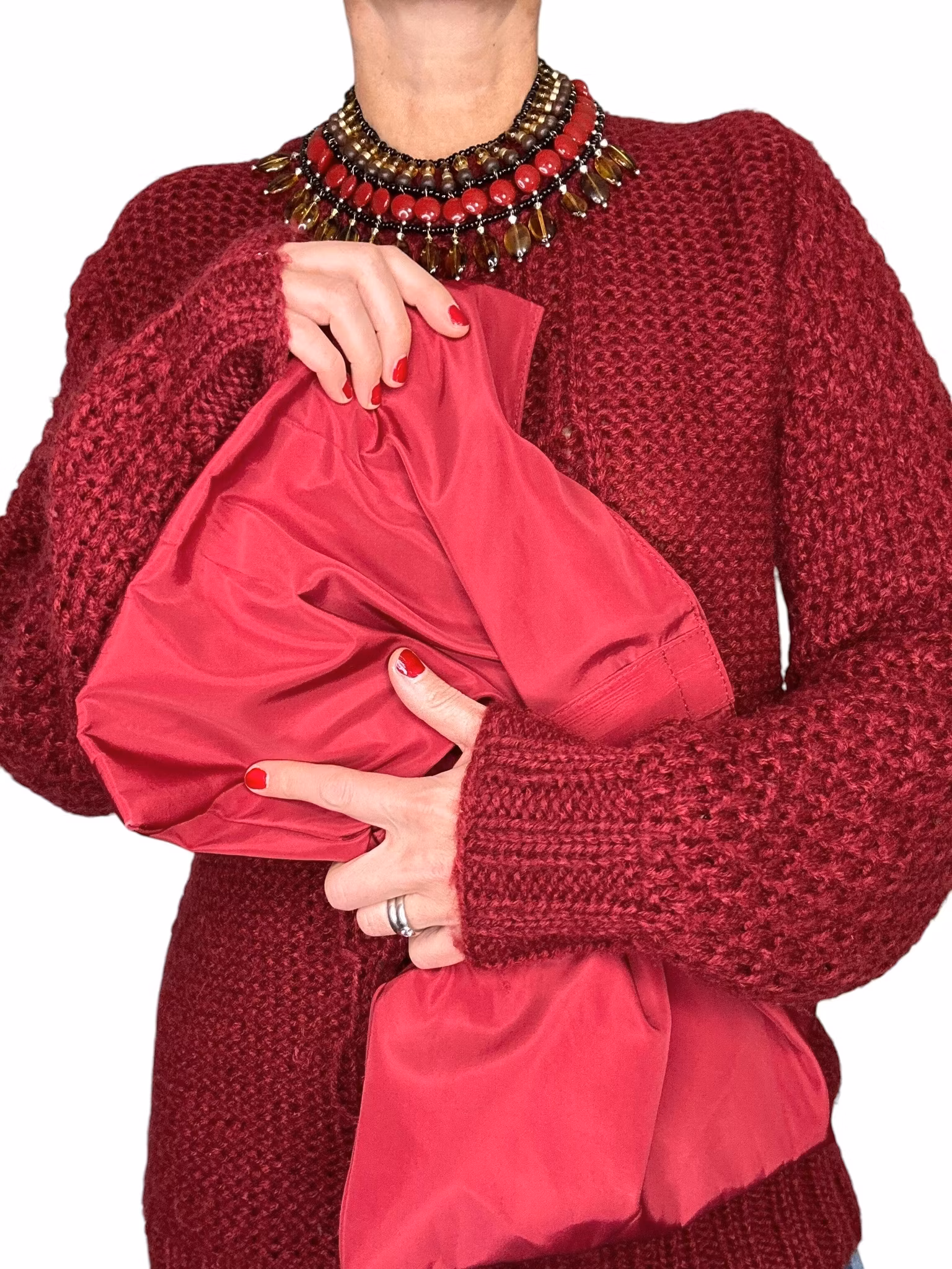 Vinröd rosettformad väska