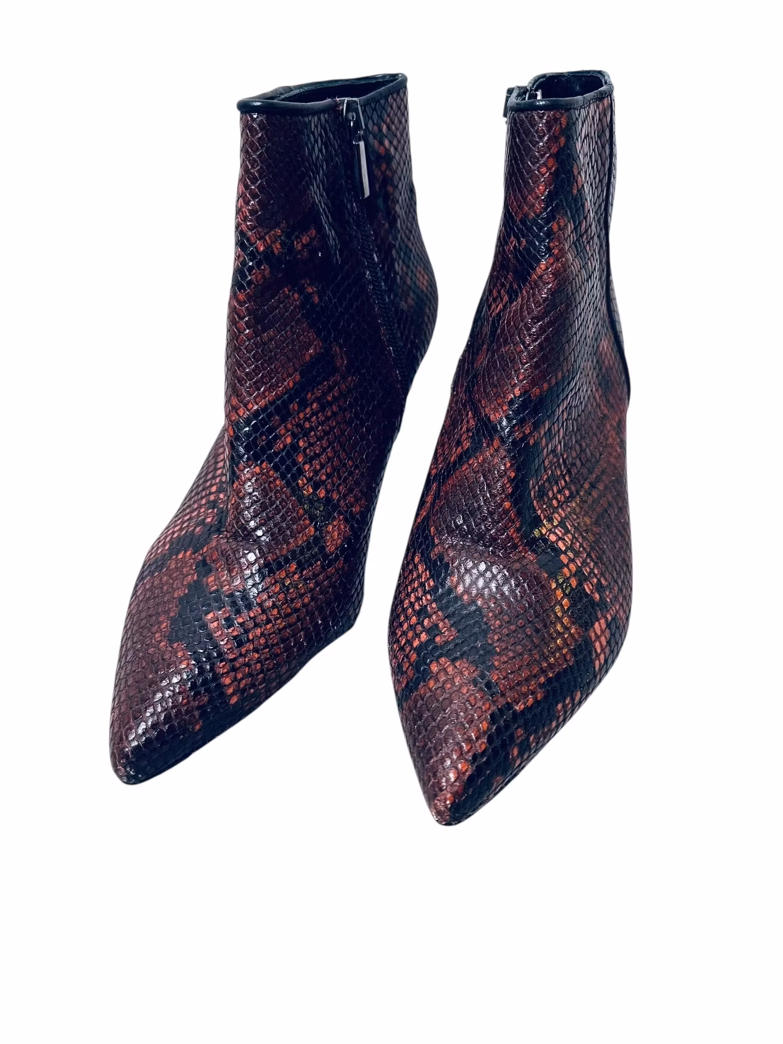Vinröda boots i ormskinn