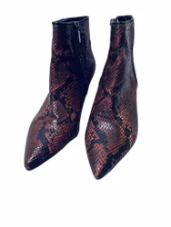 Vinröda boots i ormskinn