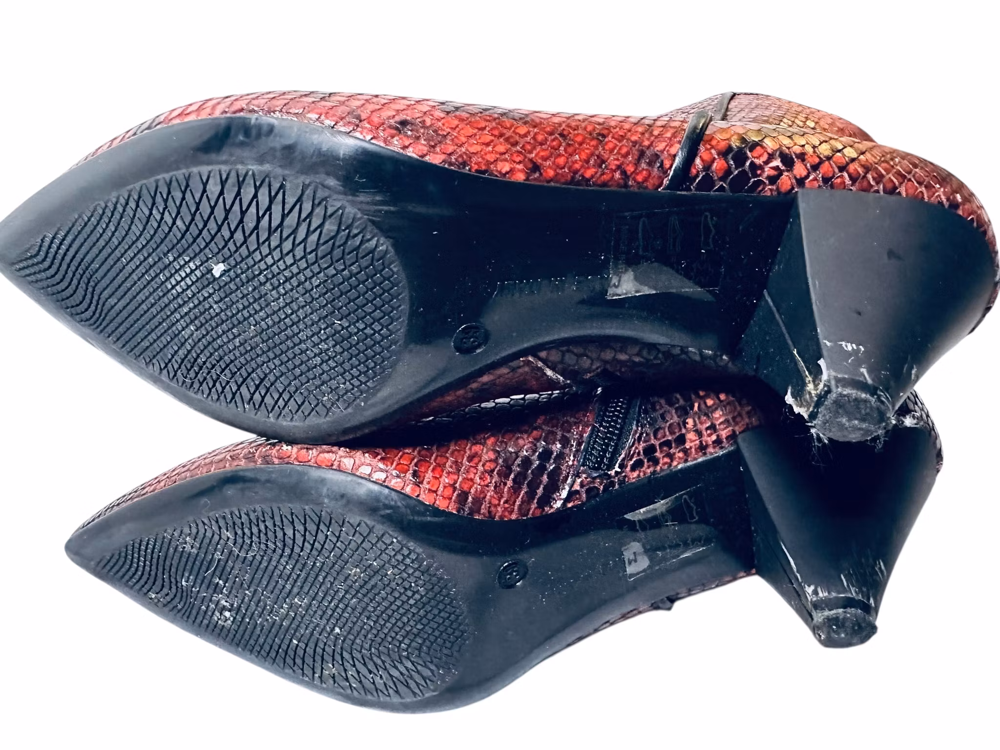 Vinröda boots i ormskinn