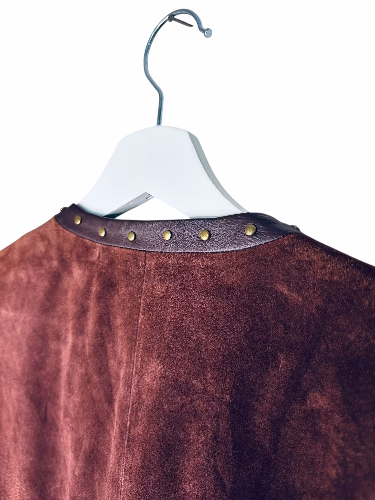 Vintage vinröd mockajacka med nitar