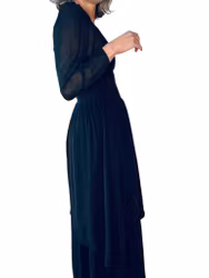 Asymmetrisk svart klänning