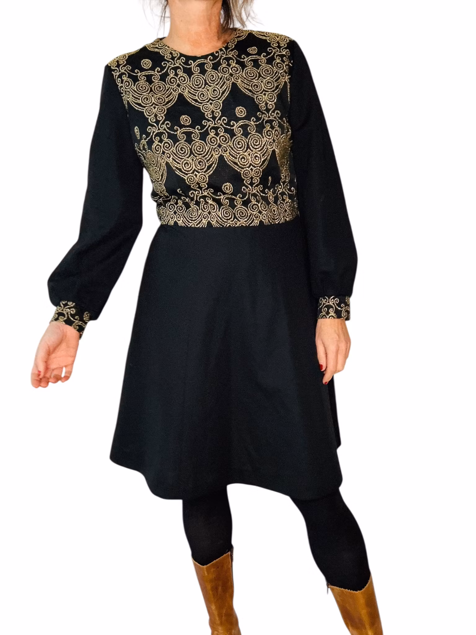 Vintage svart klänning med guldmönster