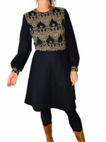 Vintage svart klänning med guldmönster