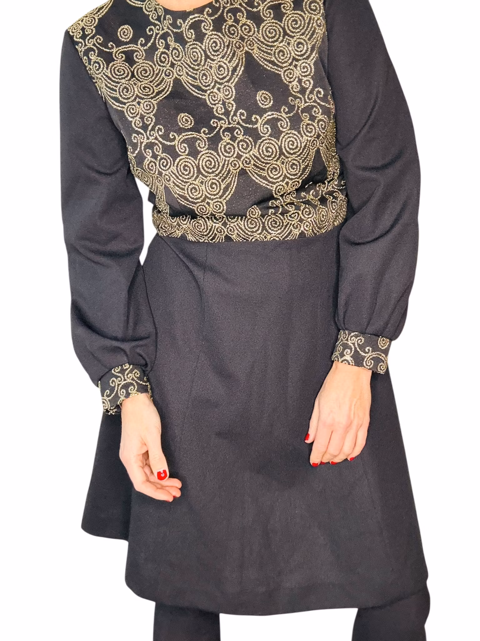 Vintage svart klänning med guldmönster