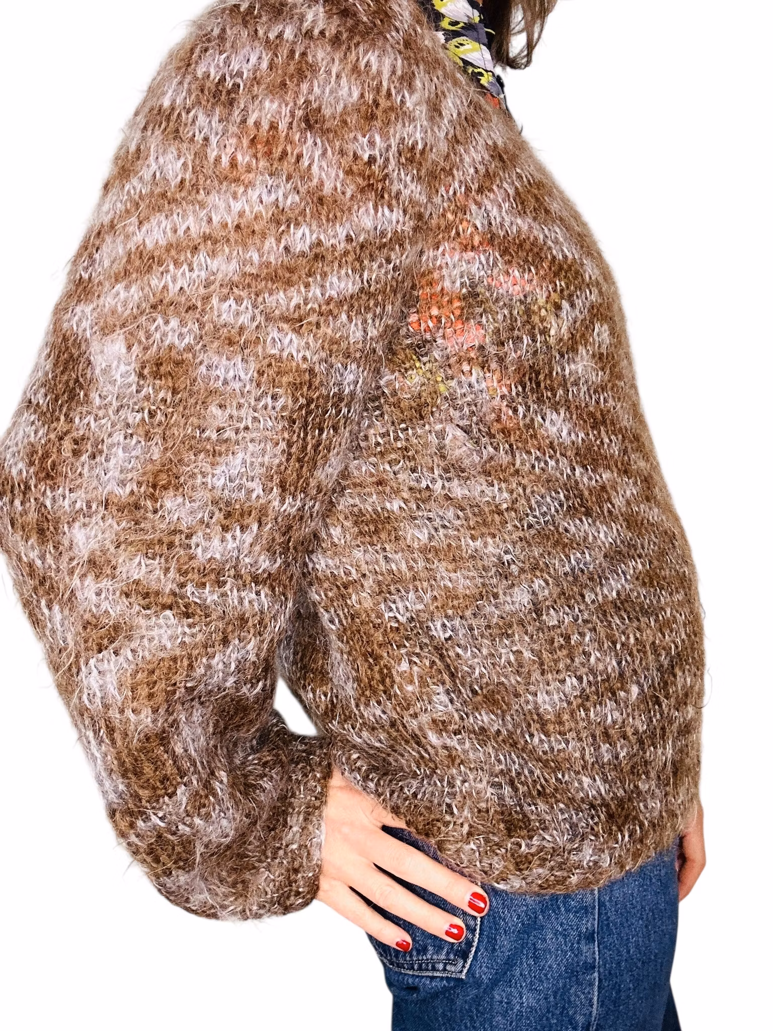 Handstickad tröja med klockad ärm