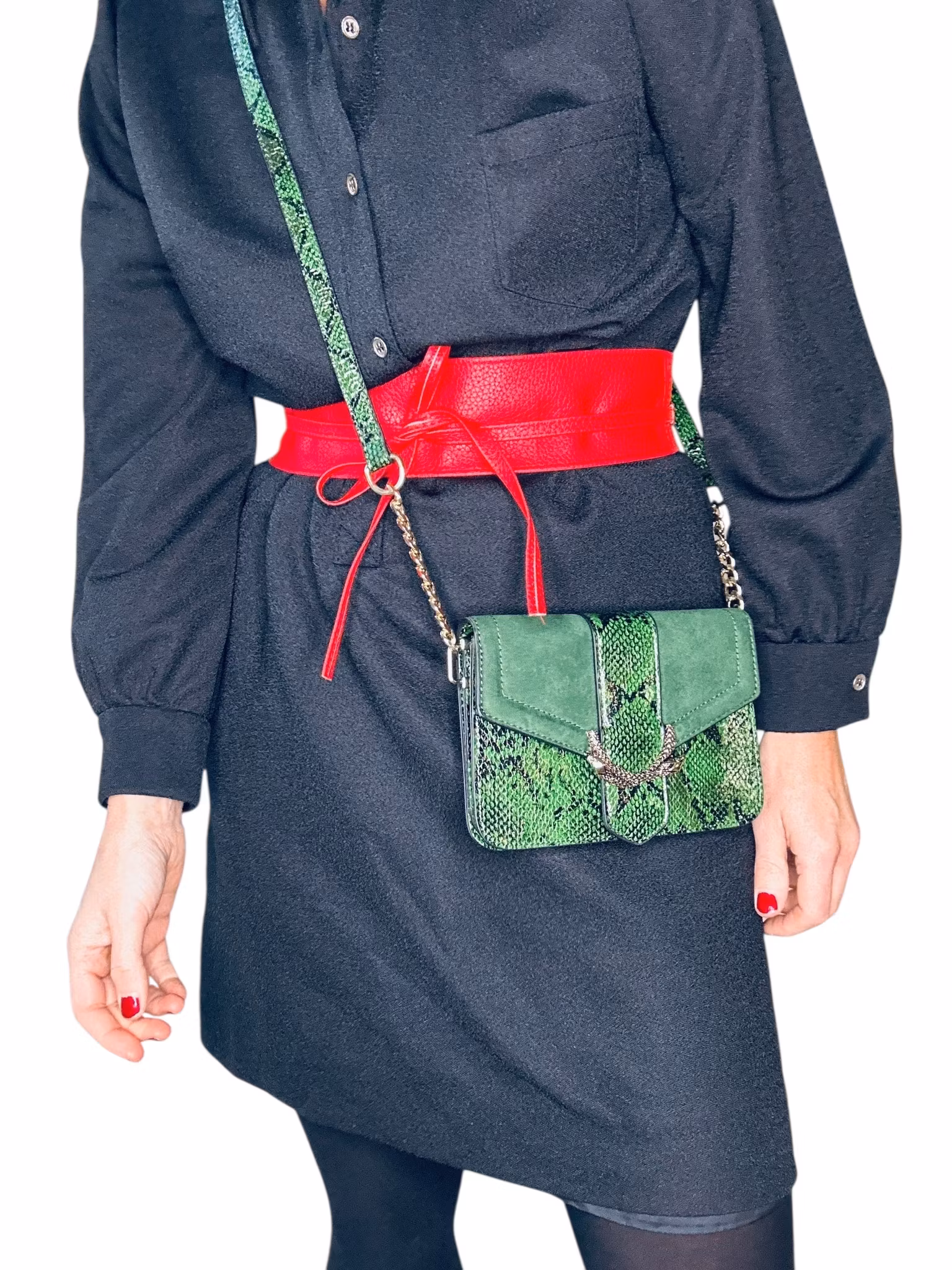 Grön väska med ormspänne