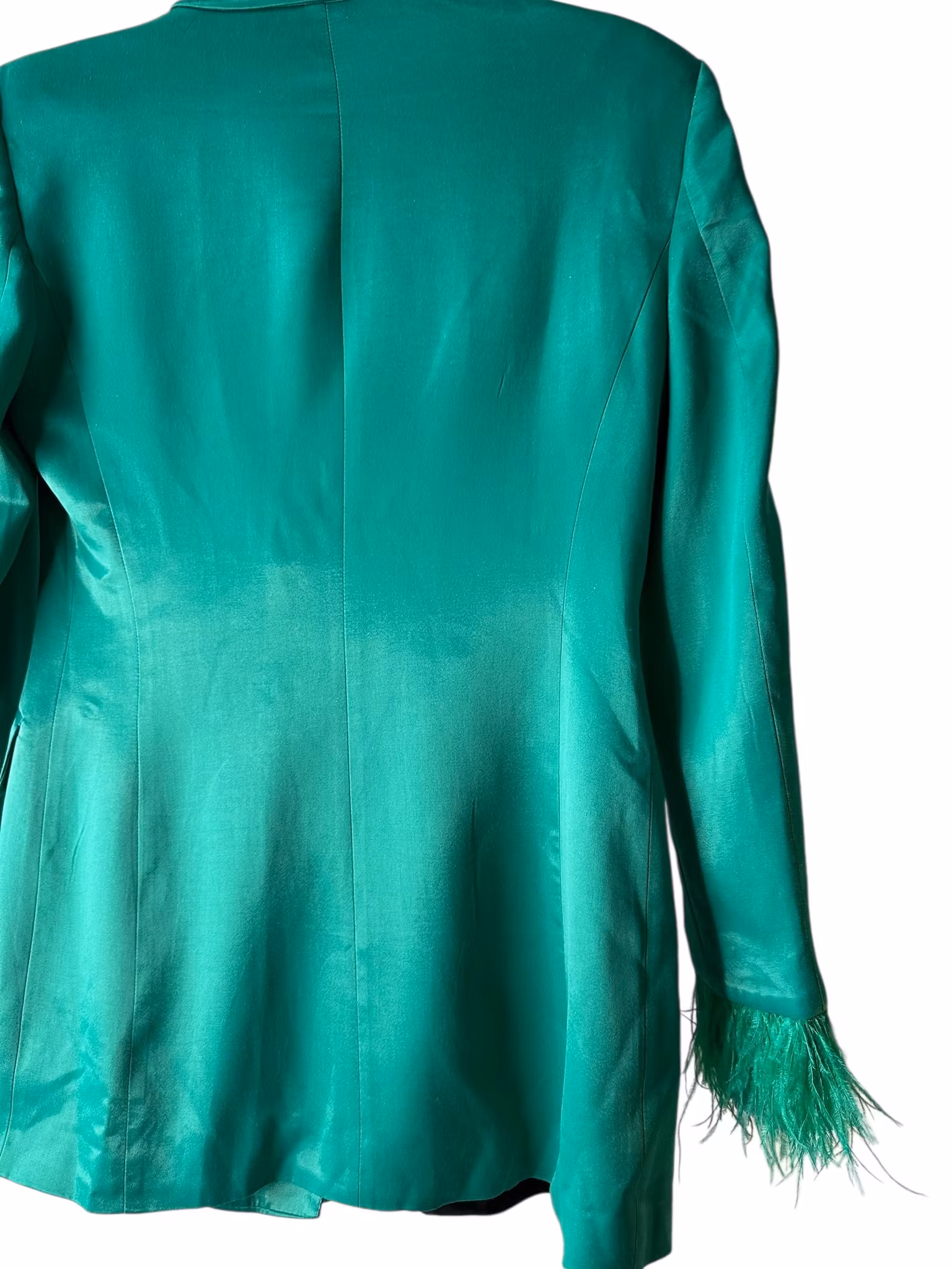 Grön kavaj med fjädrar