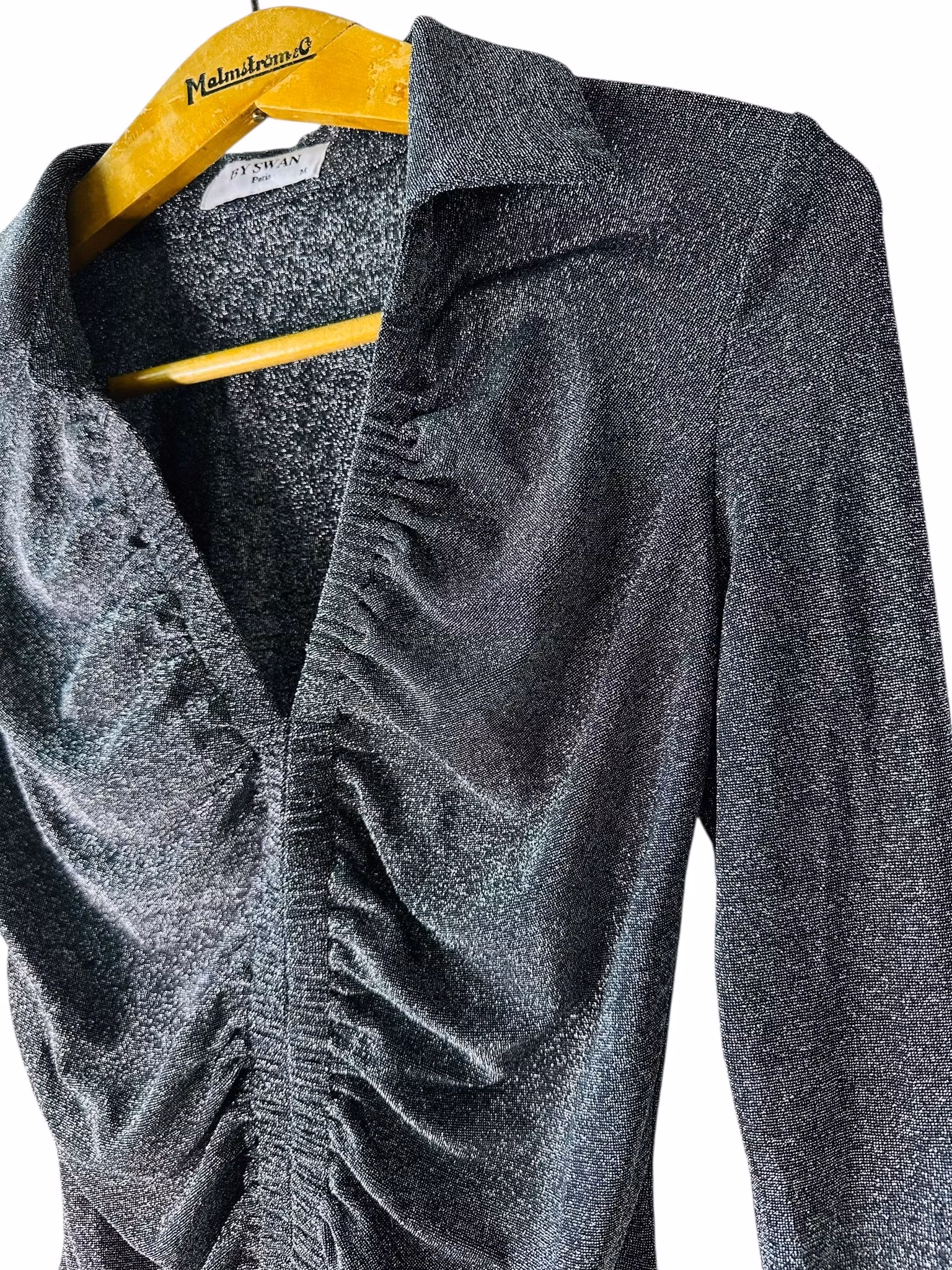 Tajt glittrig topp med rysch och krage