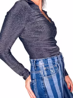 Tajt glittrig topp med rysch och krage