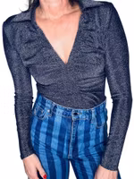 Tajt glittrig topp med rysch och krage