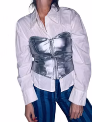 Silvrig topp i korsettmodell