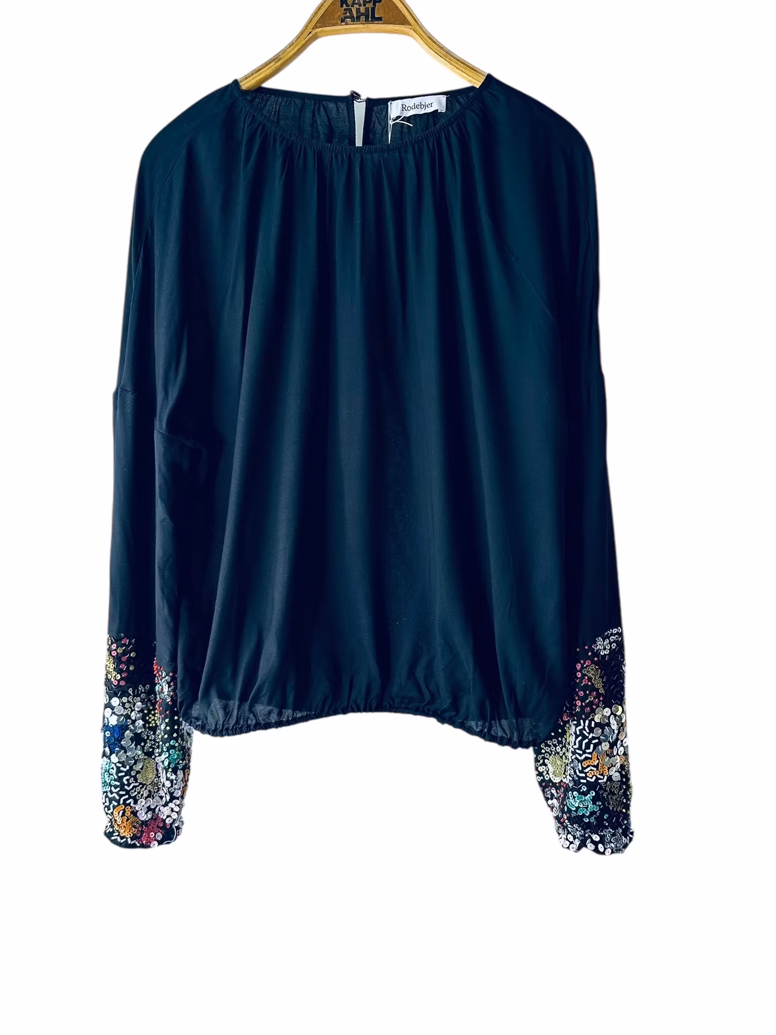 Rodebjer topp med paljettärmar