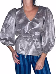Silverfärgad topp med stora ärmar