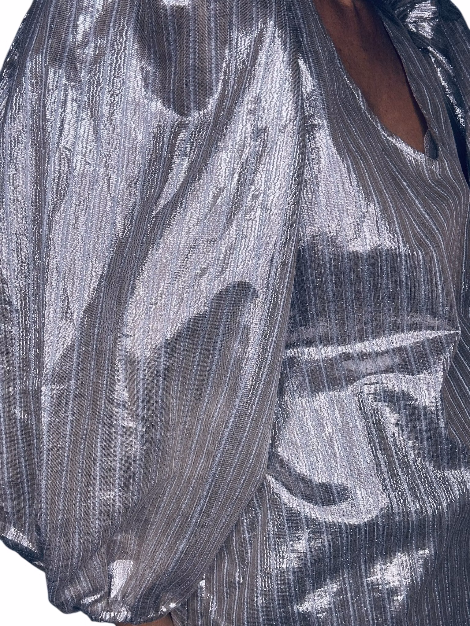 Silverfärgad topp med stora ärmar