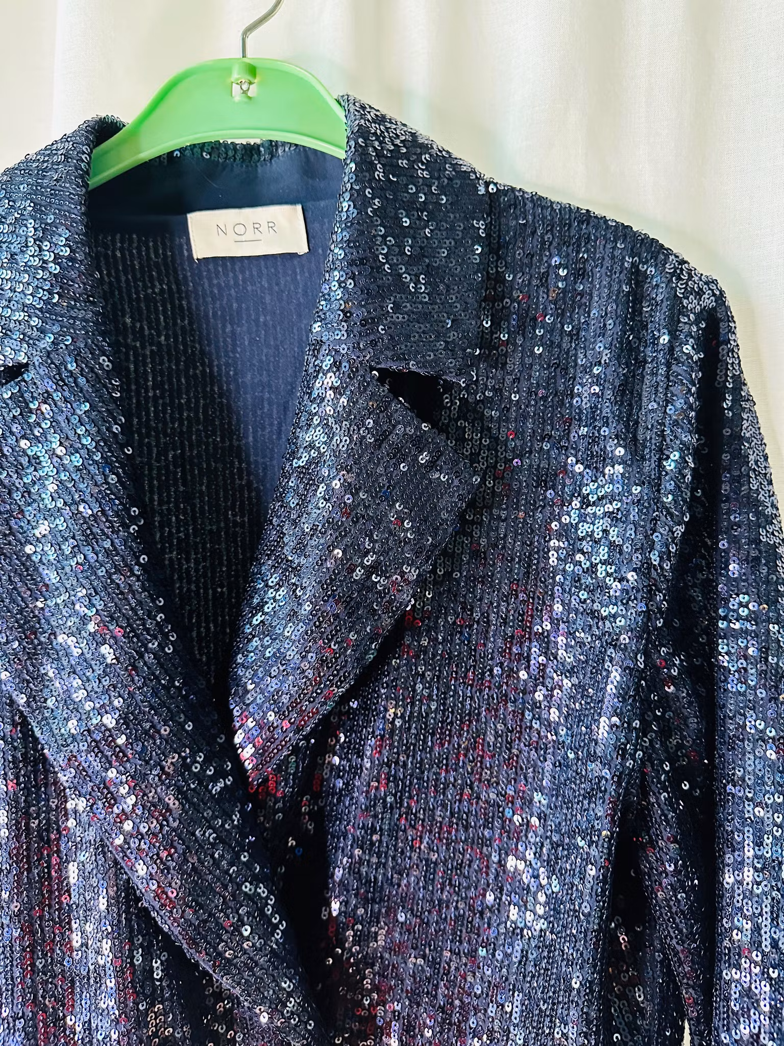 Mörkblå paljettklänning