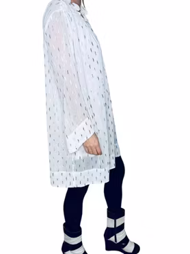 Vit klänning med silverprint