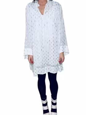 Vit klänning med silverprint