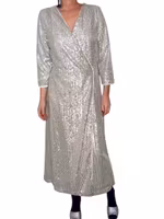 Silvrig paljettklänning i omlottmodell