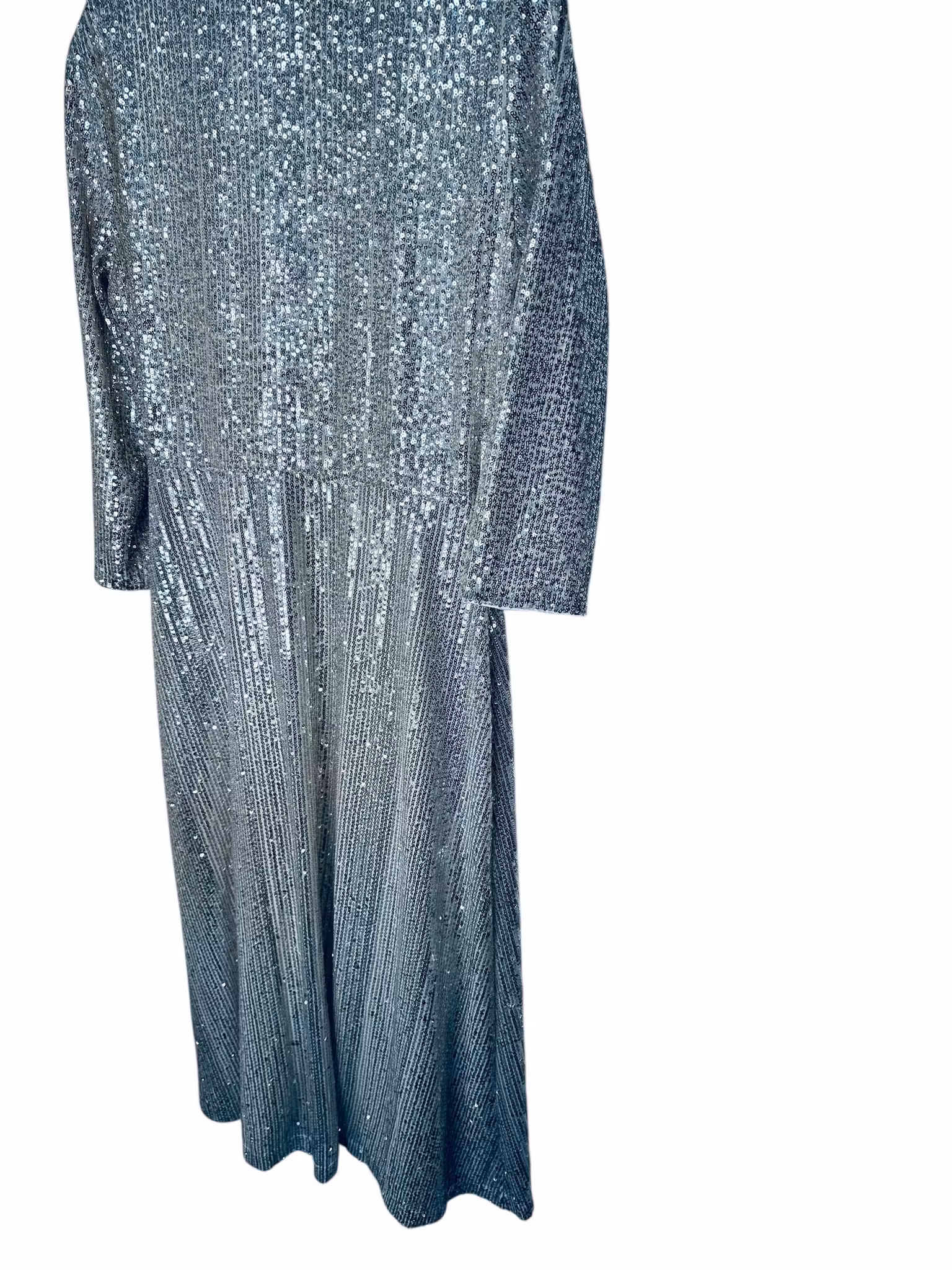 Silvrig paljettklänning i omlottmodell