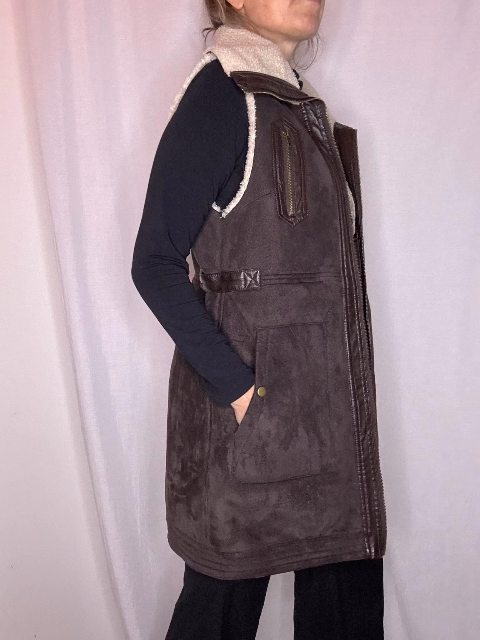 Lång brun väst i fuskläder