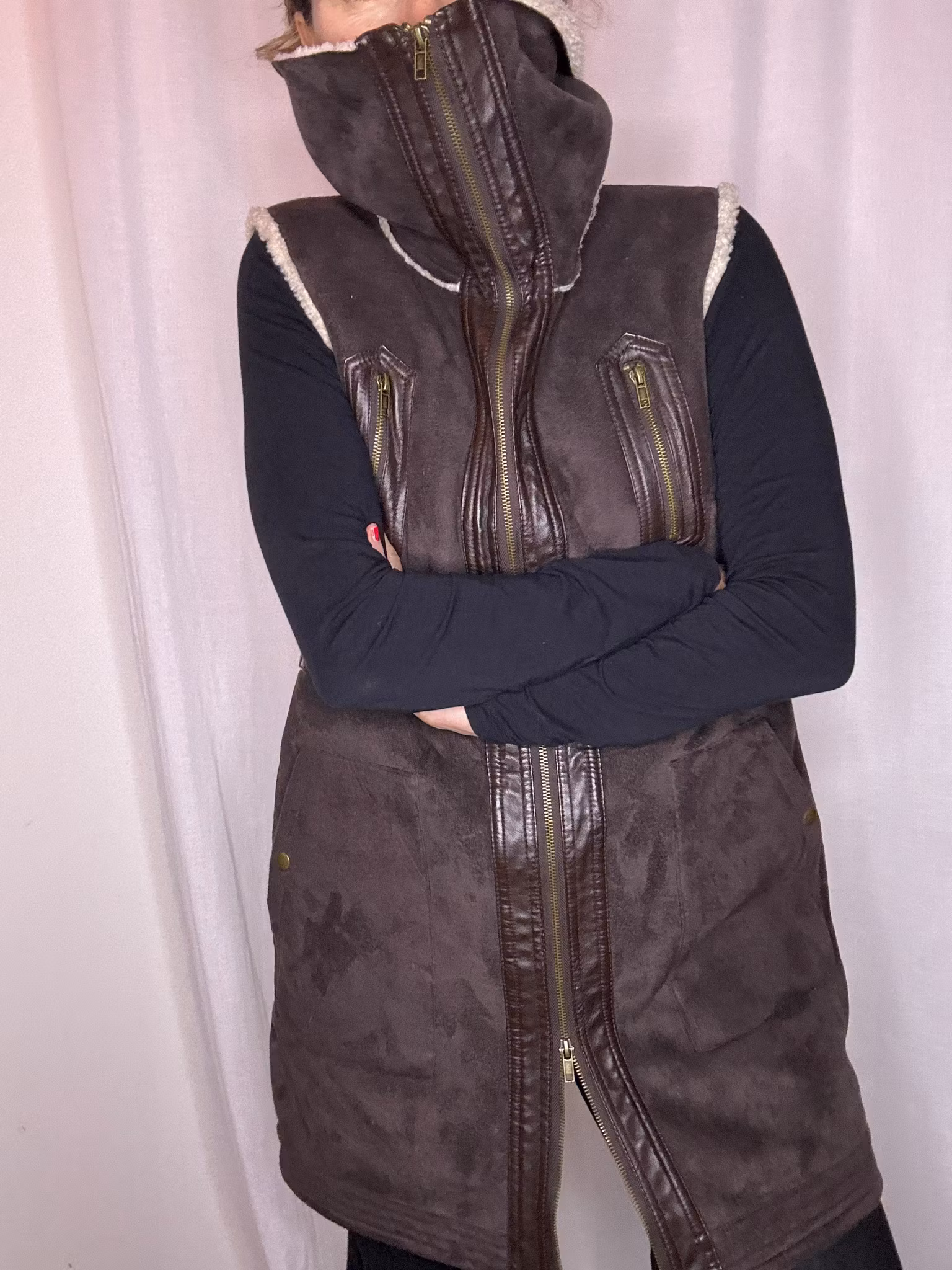 Lång brun väst i fuskläder