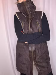 Lång brun väst i fuskläder