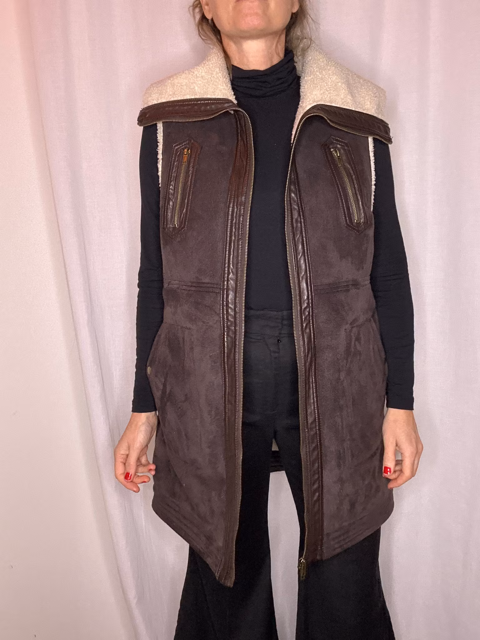 Lång brun väst i fuskläder