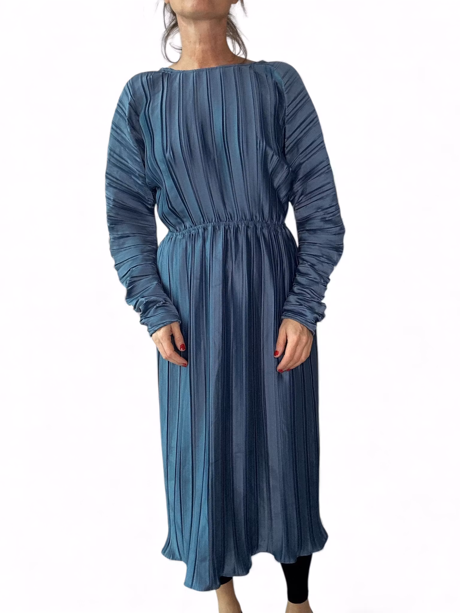 Plisserad blå klänning med bananärm
