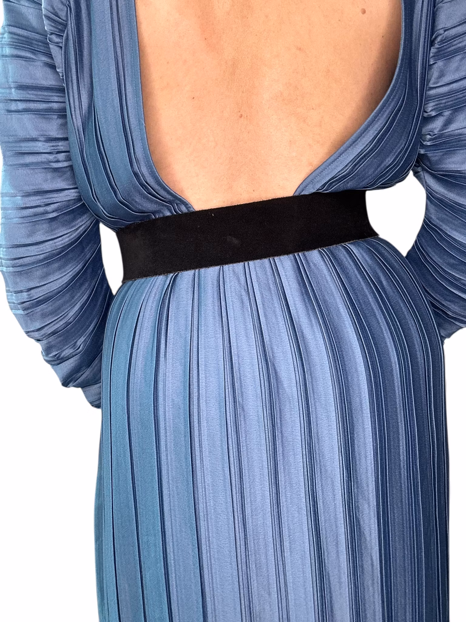 Plisserad blå klänning med bananärm