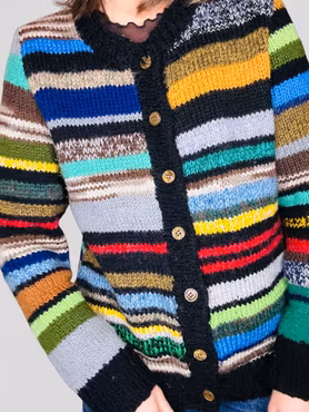 Hemstickad flerfärgad kofta