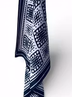 Vintage scarf med svartvitt grafiskt mönster