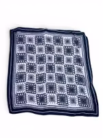 Vintage scarf med svartvitt grafiskt mönster