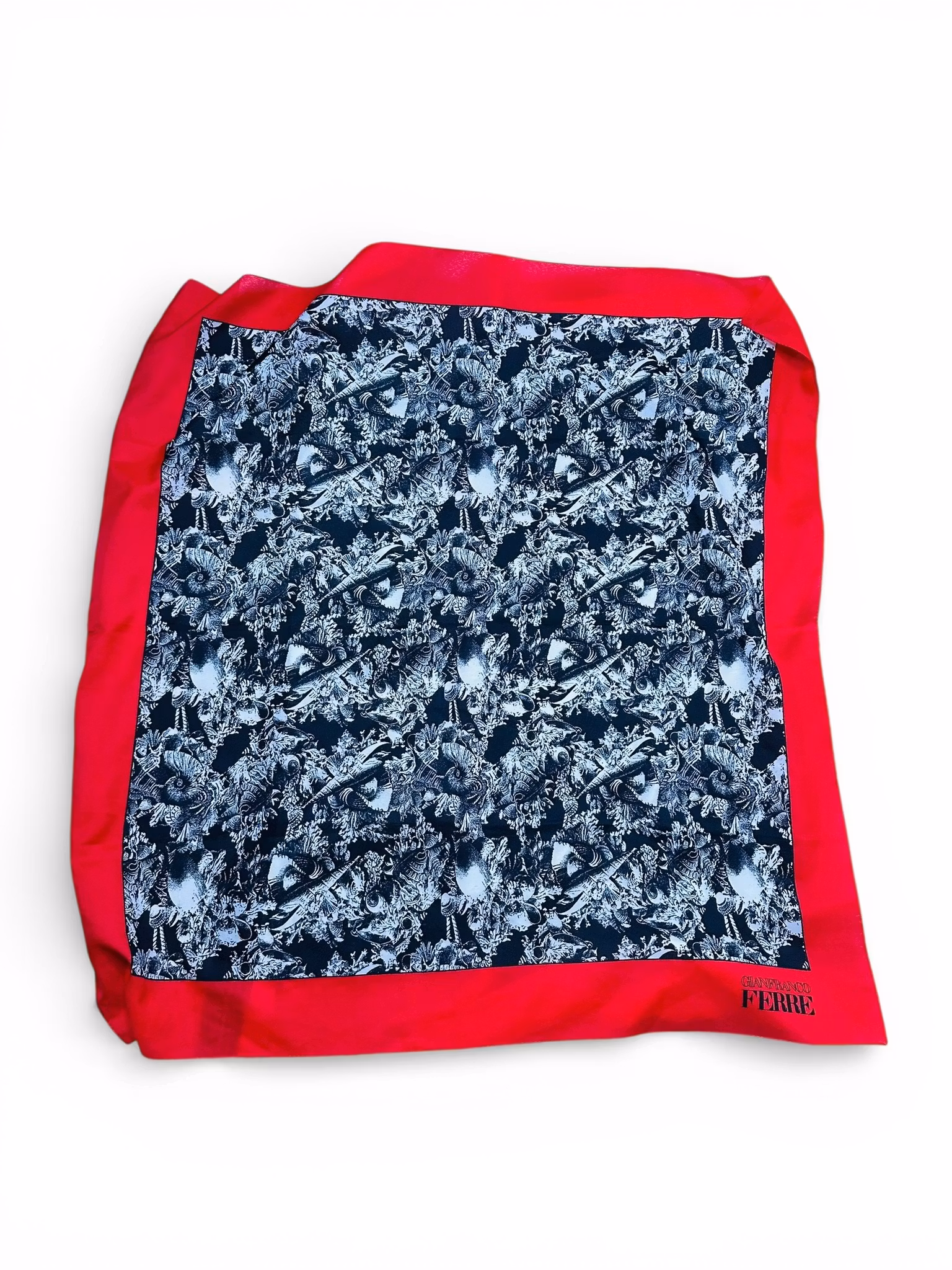 Scarf i rött, svart och vitt