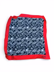 Scarf i rött, svart och vitt