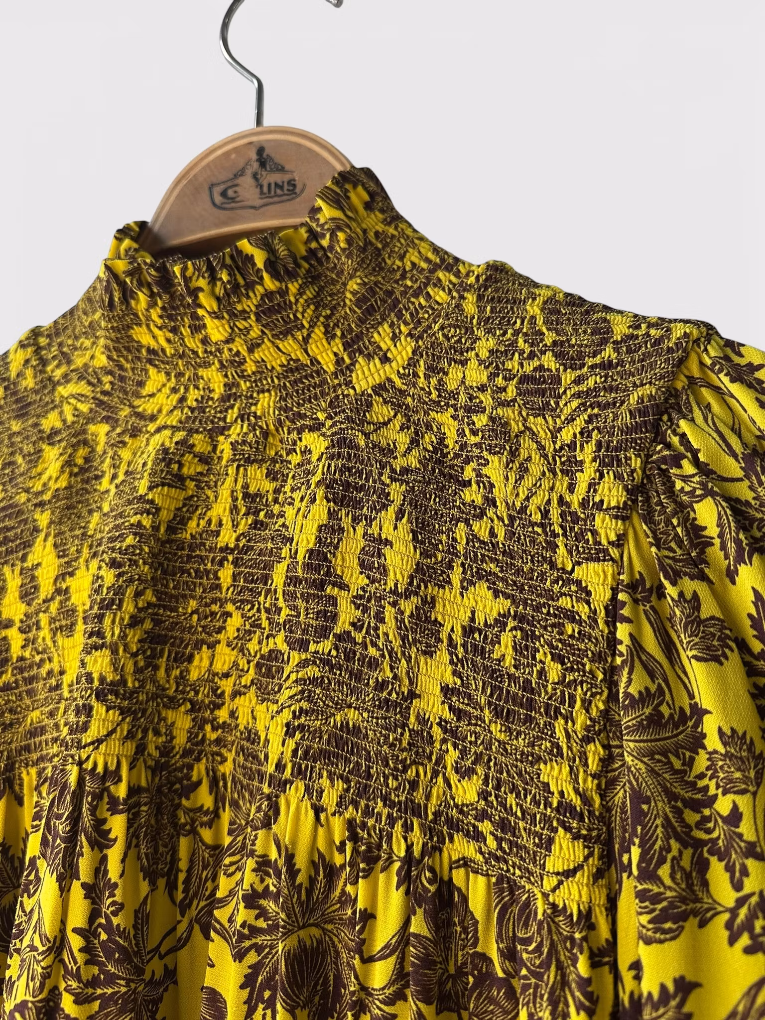 RODEBJER gul- och vinrödmönstrad blus